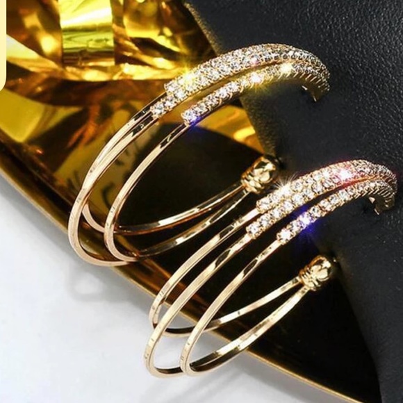 NEW 💎18 Gold Diamond Hoop Earrings - Picture 3 of 7
